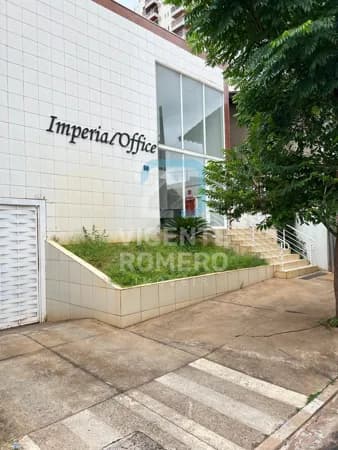 Sala comercial com recepção e banheiro. 1Vaga de garagem Venda e locação
