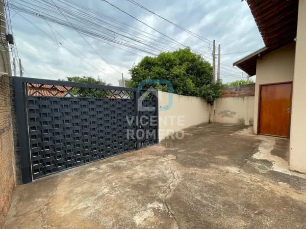 Casa Padrão a Venda no bairro Residencial Mirante 2 Quartos 5 vagas de garagem
