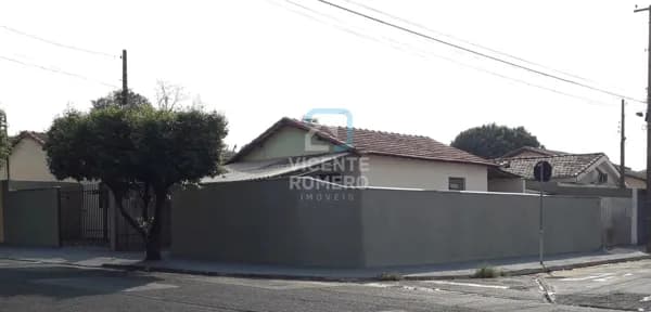 Excelente imóvel para renda 3 casa no mesmo terreno Próximo ao Fernandão Bebidas