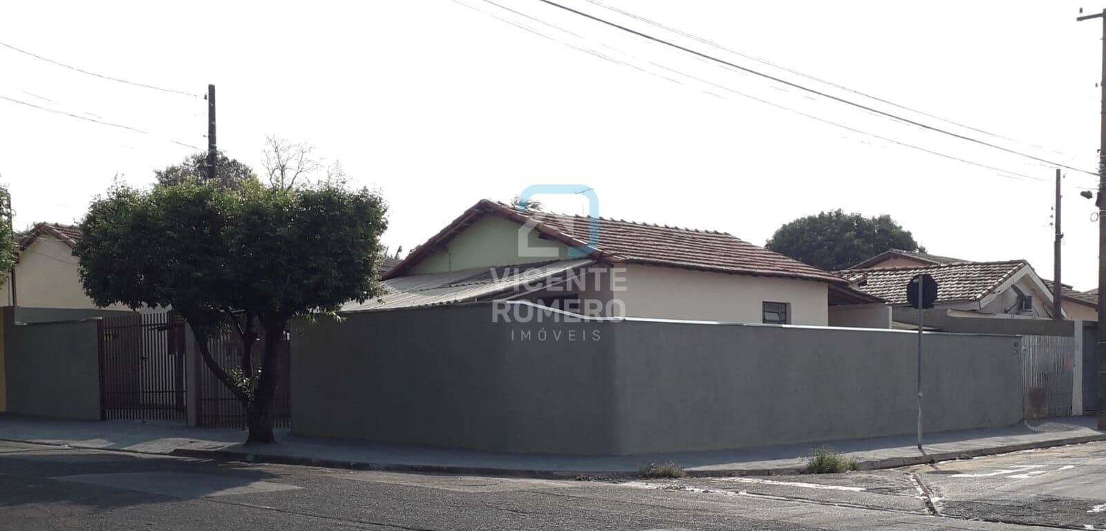 Excelente imóvel para renda 3 casa no mesmo terreno Próximo ao Fernandão Bebidas