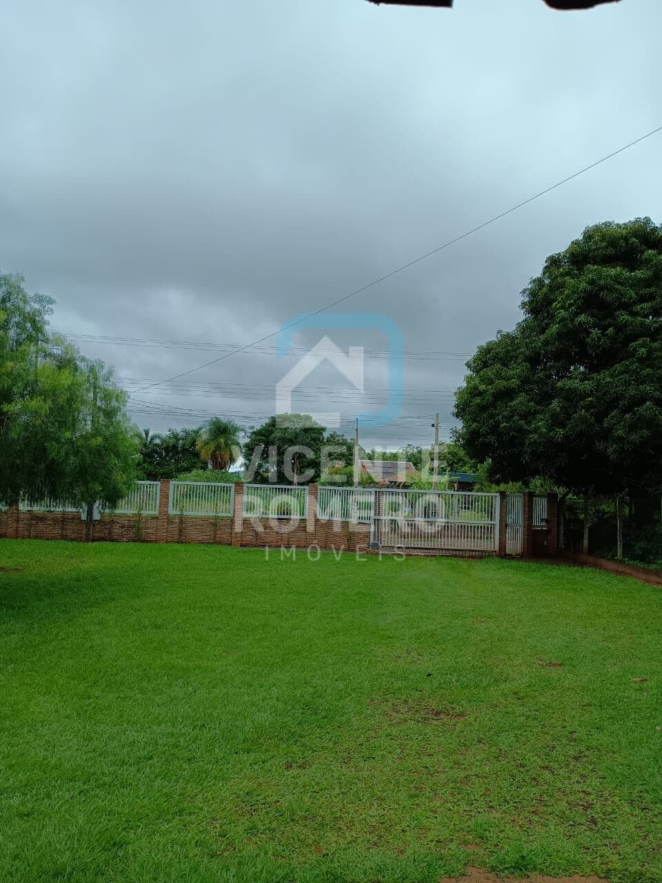 Chácara a venda possui 250 m² de área útil 1000m² de terreno com 3 quartos 1 suíte 10 vagas