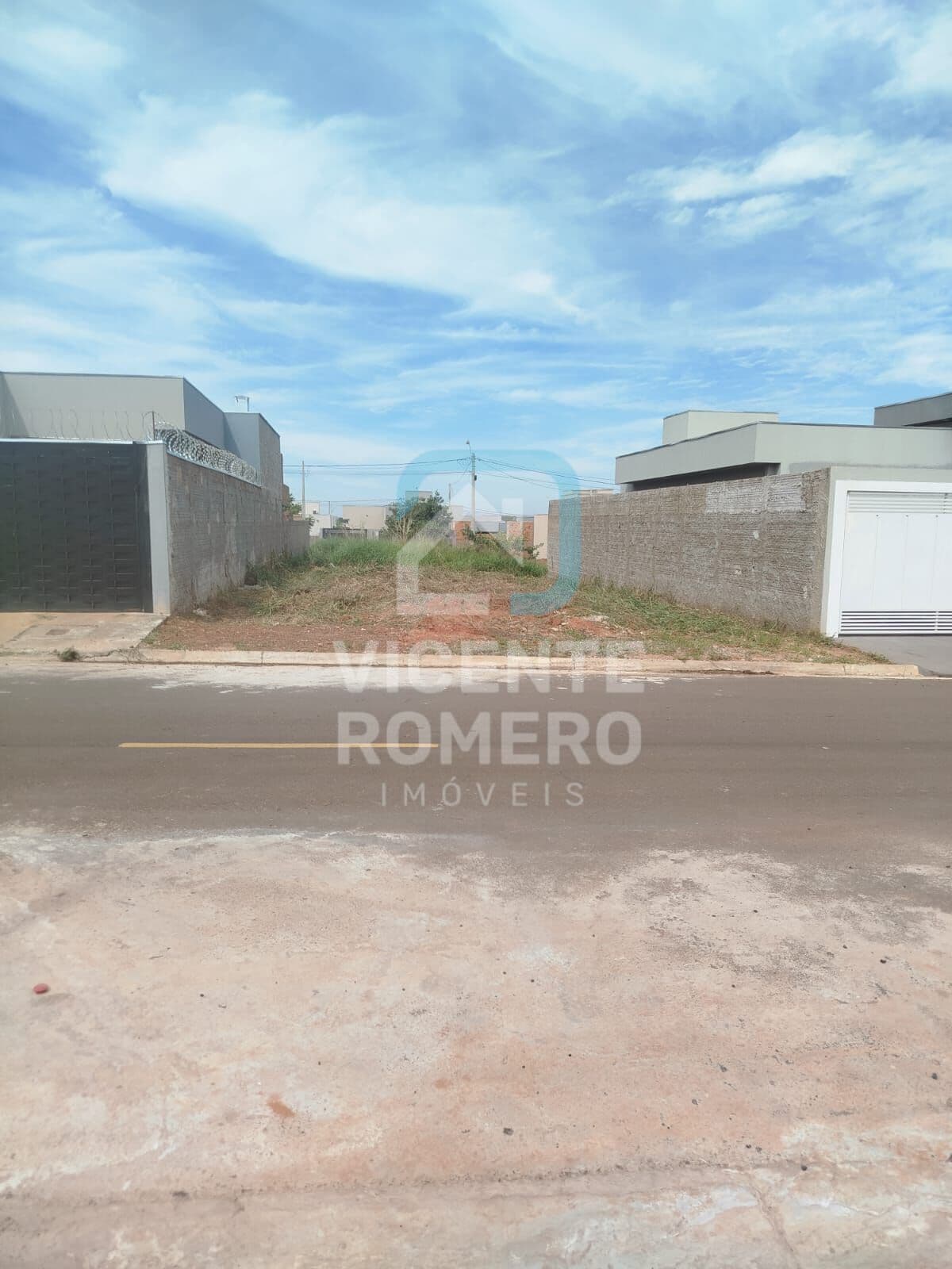 Terreno de rua padrão a Venda no Bairro Setvalley 3