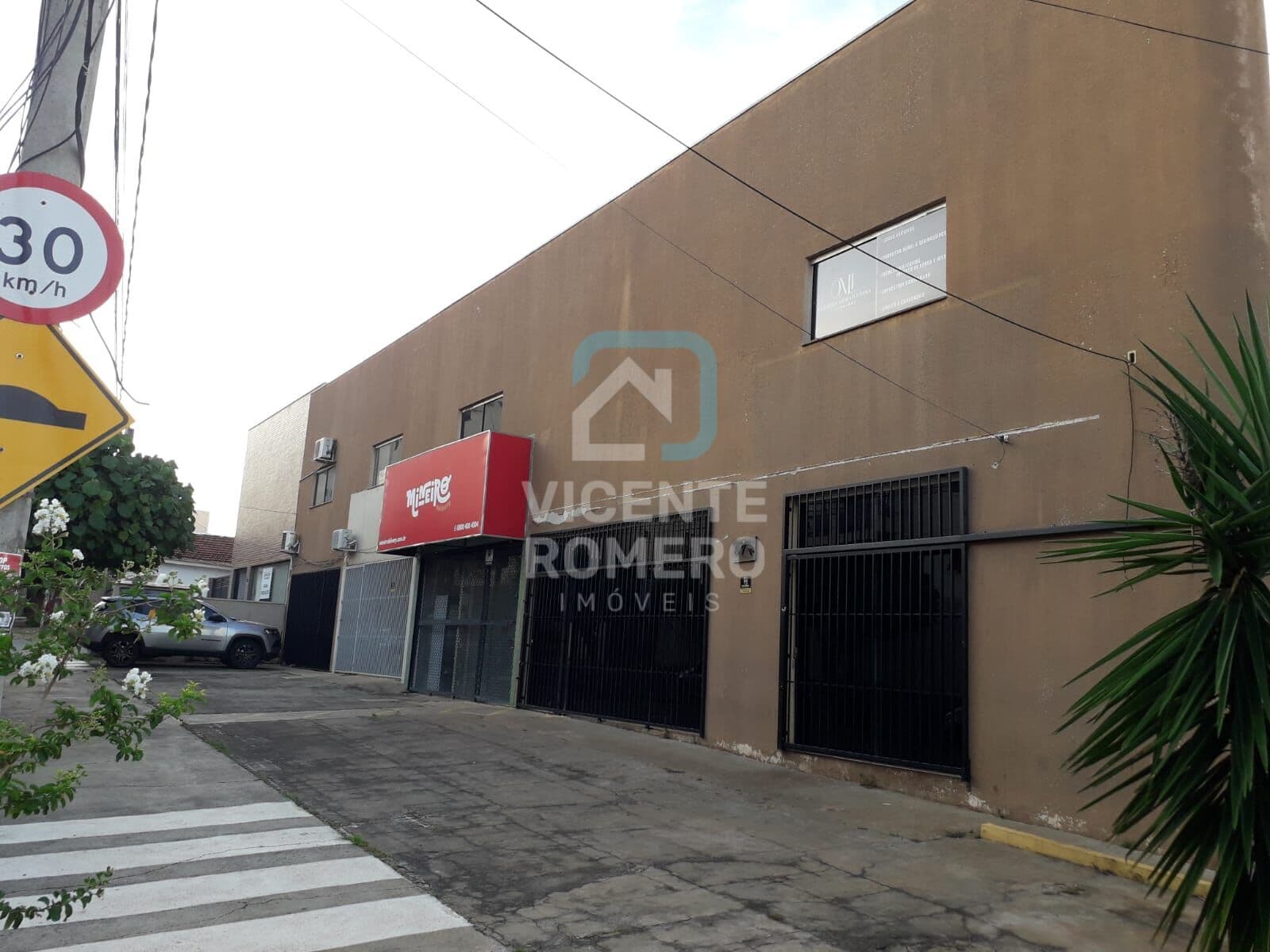 Vendo Sala comercial no bairro Parque Estoril 27 m² de área útil