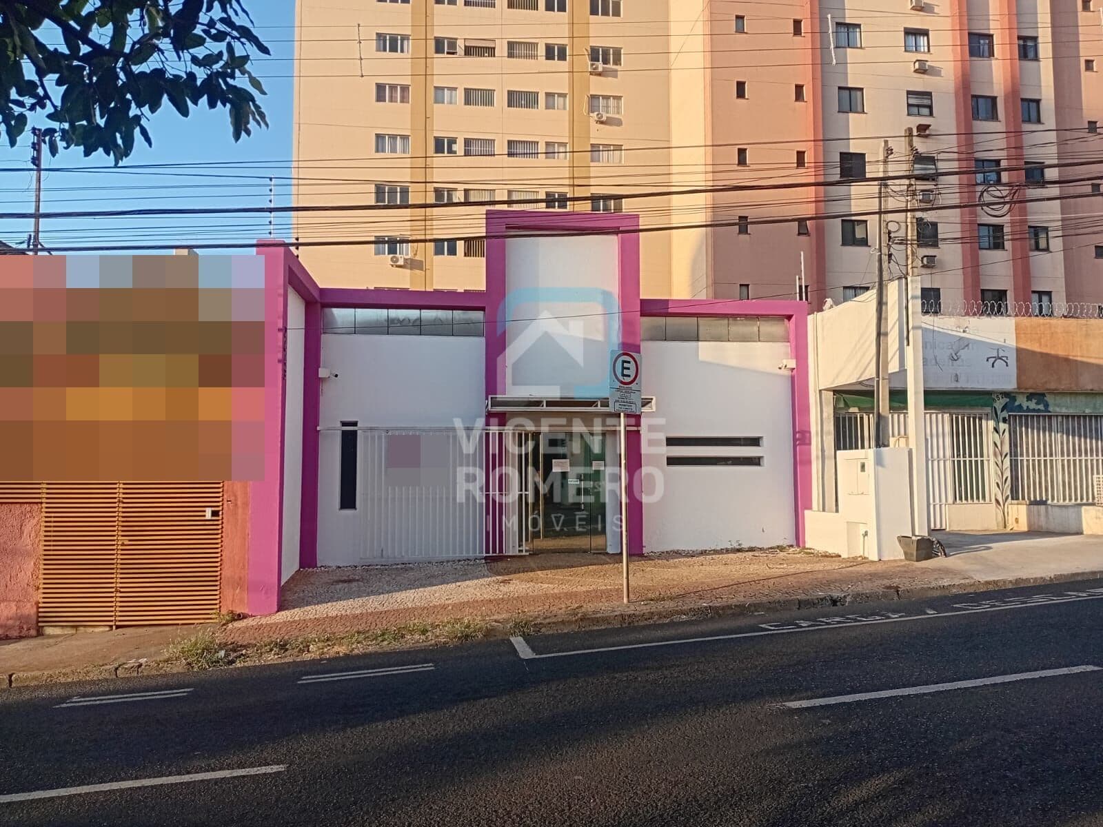 Excelente Casa Comercial 4 Salas + Recepção cozinha 2 bahneiros 3 Vagas De Garagem Descobertas