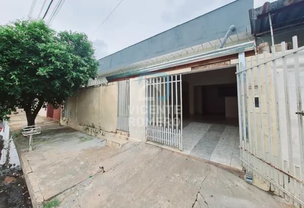 Excelente imóvel residencial próximo ao supermercado Laranjão do Jardim Soraia