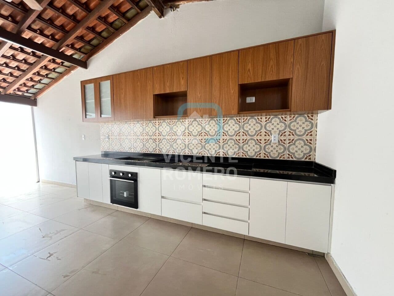 Casa a venda 100m² construida 160m² de área total 3 quartos 2 banheiro 2 vgs garagem churrasqueira