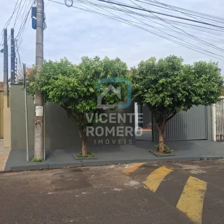 Excelente casa com quintal 2 Quartos 3 vagas a venda no Bairro Don Lafaiete Libâno
