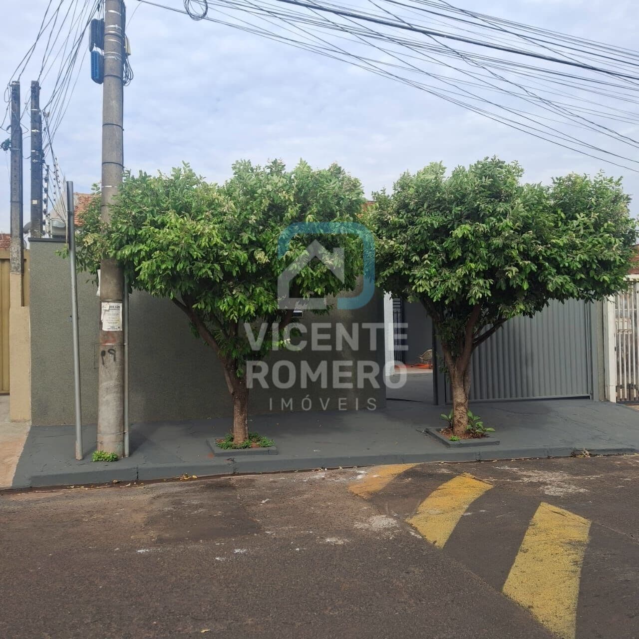 Excelente casa com quintal 2 Quartos 3 vagas a venda no Bairro Don Lafaiete Libâno