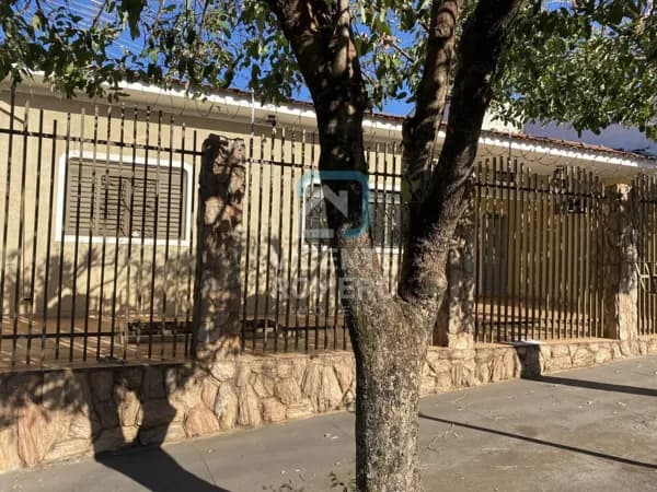 Imóvel a venda tem 100 metros quadrados com 2 quartos 1 Banheiros 2 vagas de garagem churrasqueira