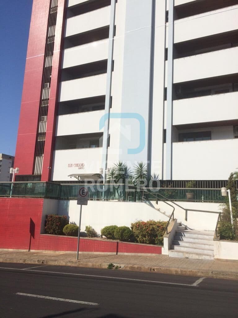 Imóvel para venda tem 146 metros quadrados com 3 quartos 1 suíte 2 vagas