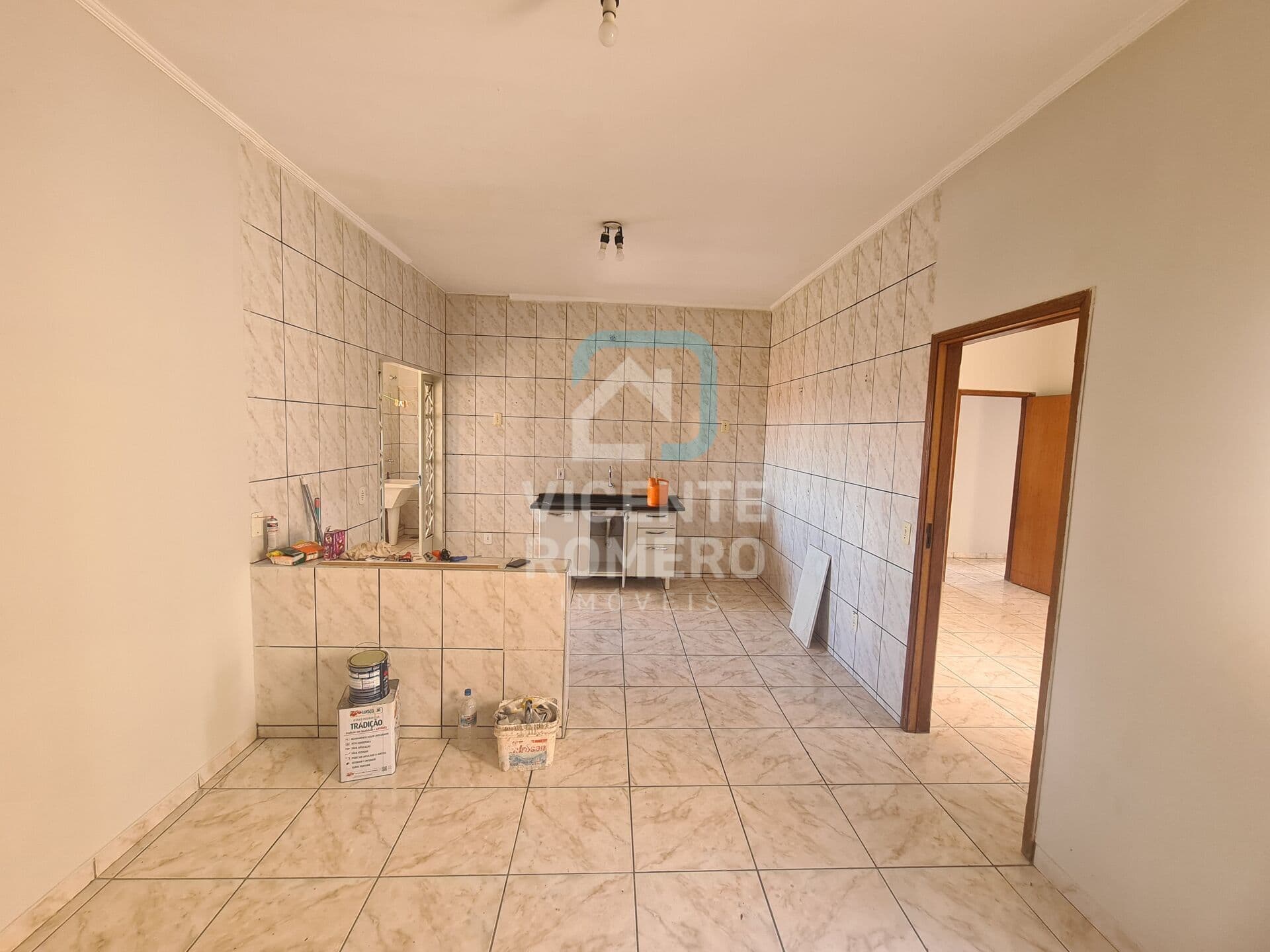 Excelente sobrado para Venda no Bairro do Eldorado Prédio de esquina RENDENDO. Parte de baixo locado para uma padaria conceituada, Há anos no bairro.