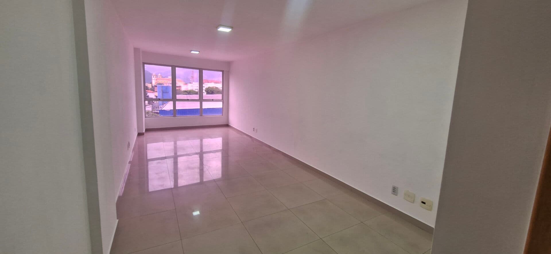 Sala comercial com 30 m² para locação no Plaza Office em Campo Grande, RJ