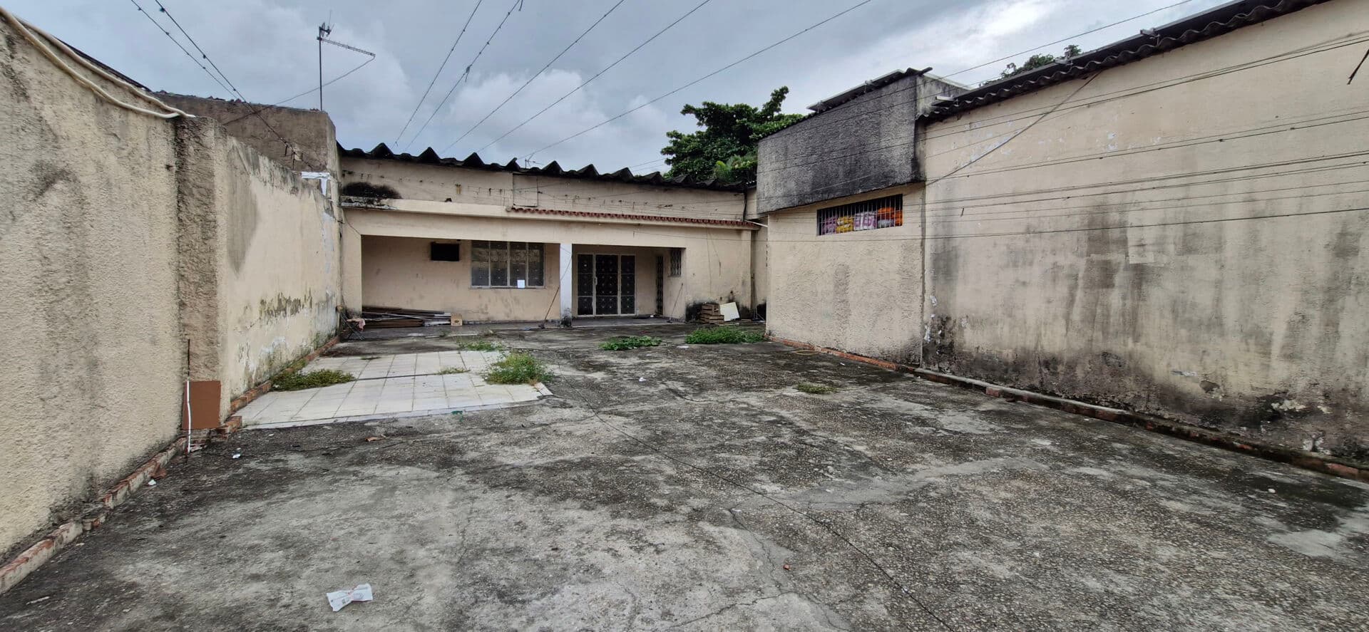 Excelente loja copm área total de 300 m² na Estrada Rio do A, em Campo Grande, Rio de Janeiro/RJ