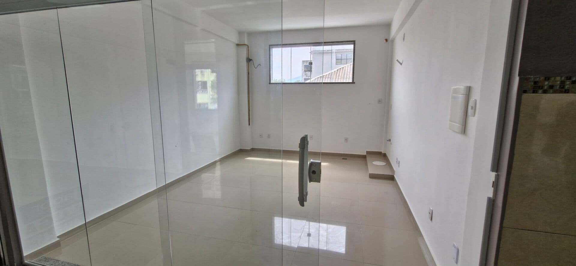 Loja aconhegante para locação com 16m² no Audi Shopping, centro de Campo Grande, Rio de Janeiro/RJ