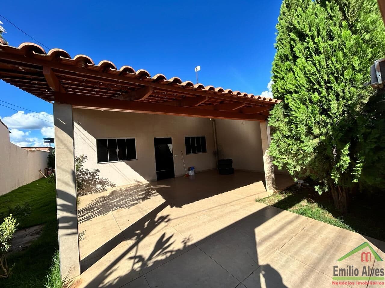 CASA À VENDA NO JARDIM DO LAGO – SENADOR CANEDO