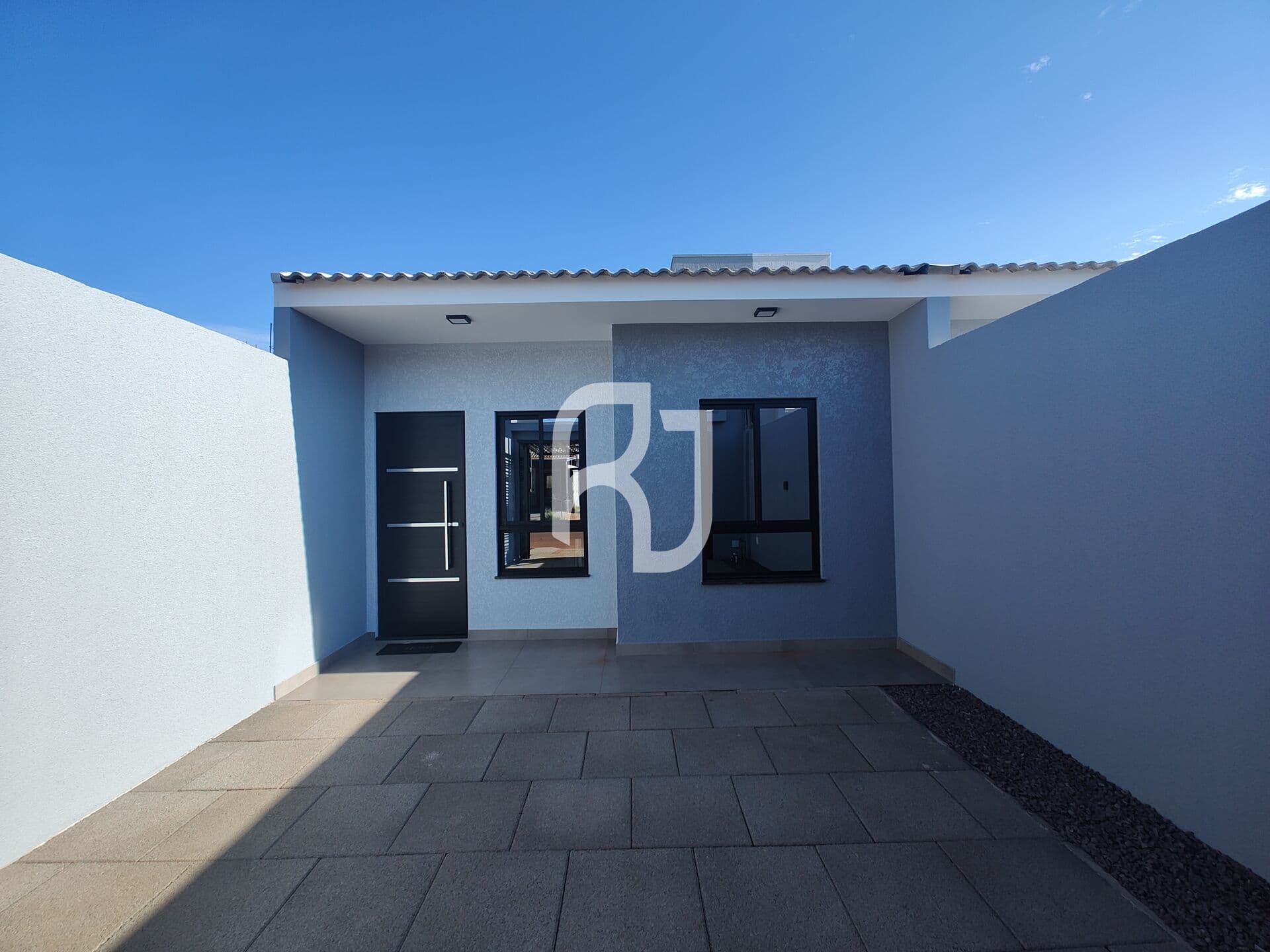 Casa com 2 quartos e duas vagas no Siena
