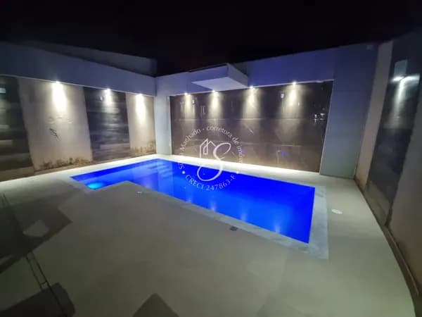 Sobrado à venda, com piscina no bairro Agapeama