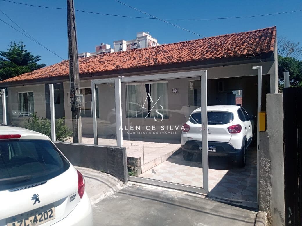 CASA COM 03 DORMITÓRIOS EM BARREIROS - SÃO JOSÉ