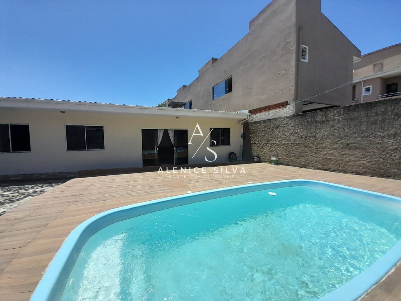 Oportunidade Casa 02 dormitórios com piscina em Serraria - São José