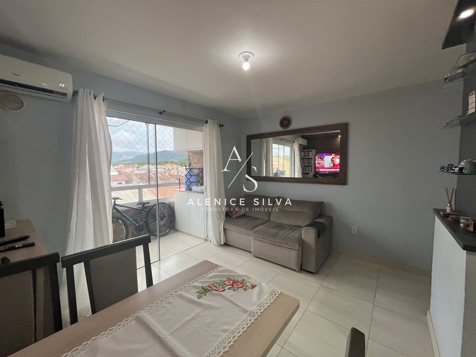 Apartamento 02 dormitórios semi mobiliado em Forquilhas, São José/SC