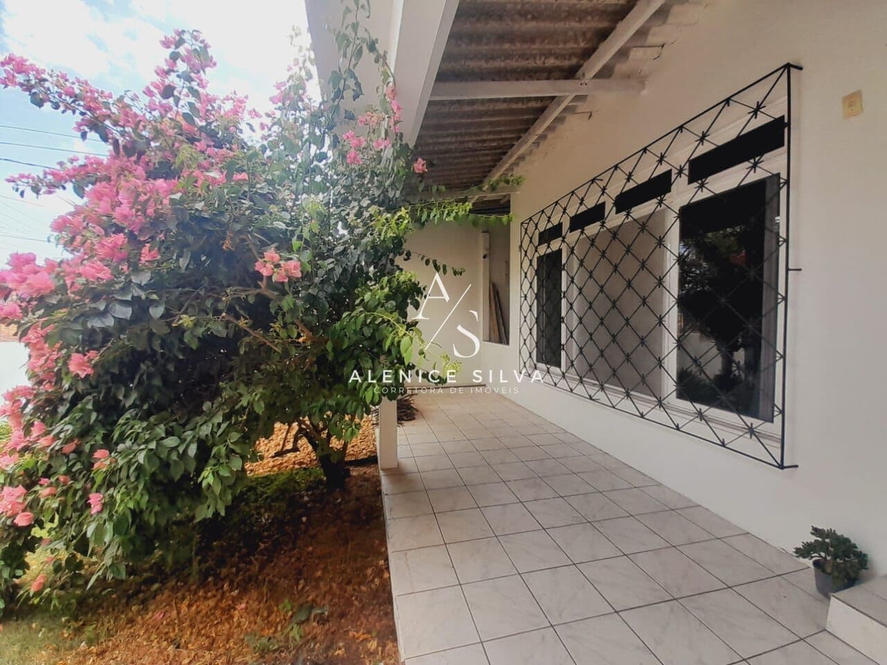 Oportunidade casa 03 dormitórios sendo um suite em Barreiros