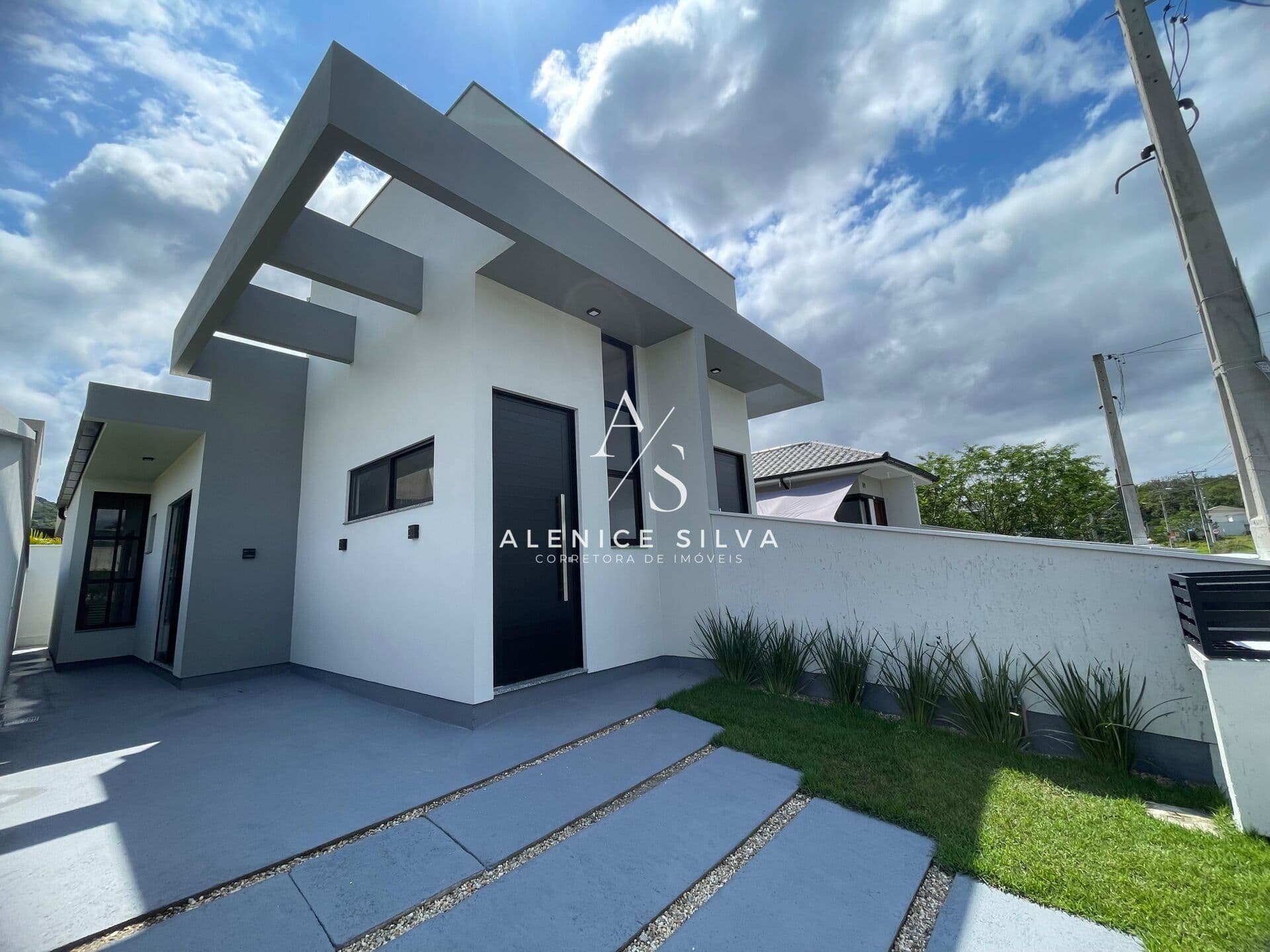 Casa 02 dormitórios em São José