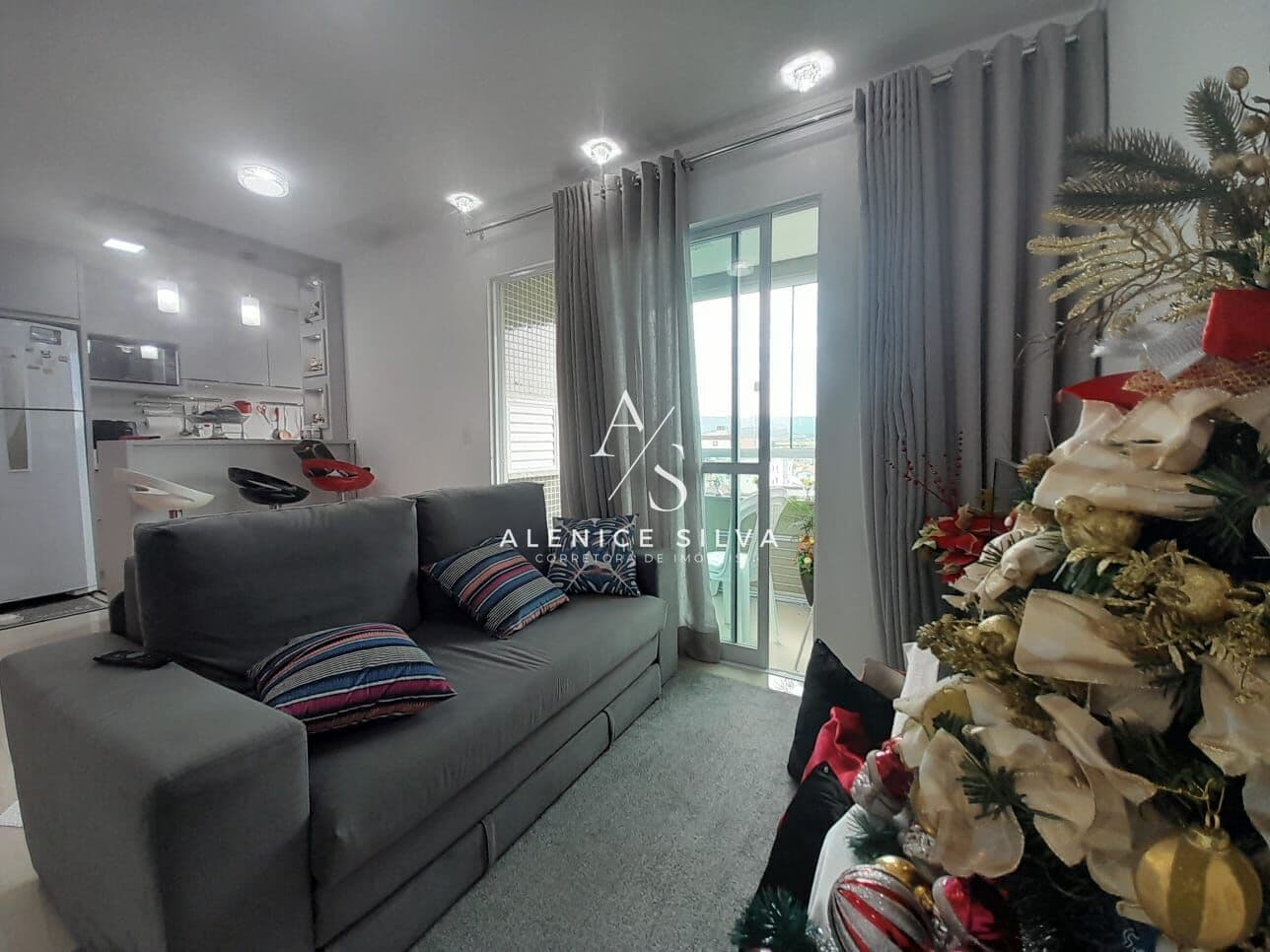 APARTAMENTO COM 02 DORMITÓRIOS (01 SUÍTE) NO BAIRRO CENTRO EM PALHOÇA