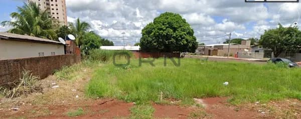 Terreno de esquina no centro