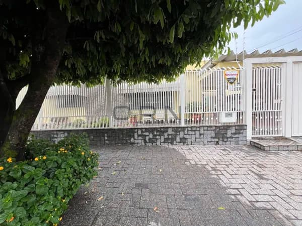 Casa com excelente localização dentro do bairro!
