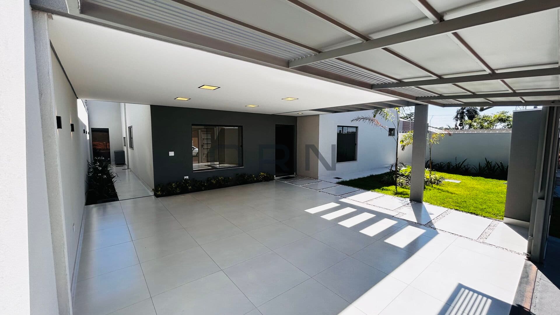 Linda casa de alto padrão com 3 suítes, piscina e gourmet.