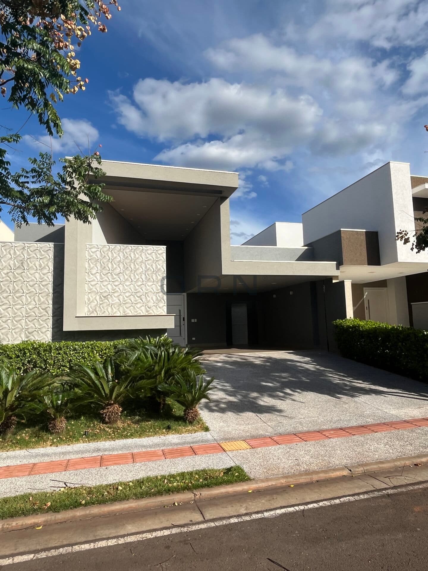 Linda Casa Térrea no Condomínio Damha III