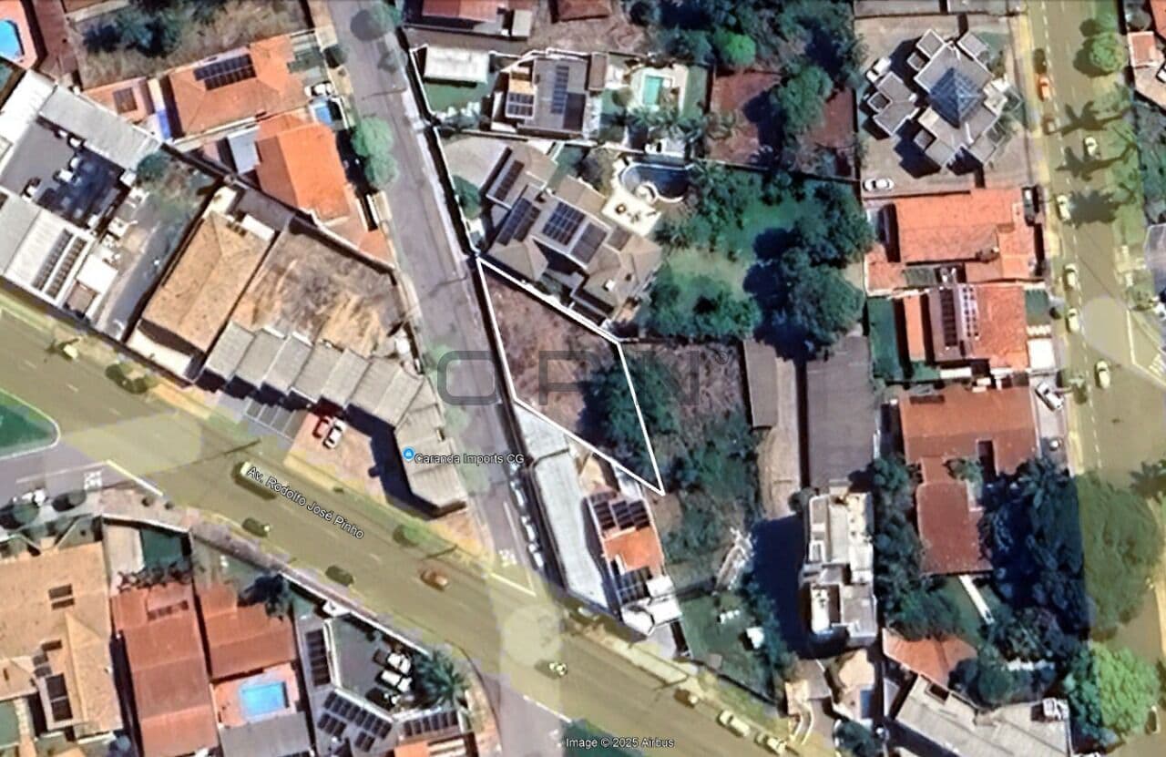 Dois terrenos unidos na Rua Uberlândia