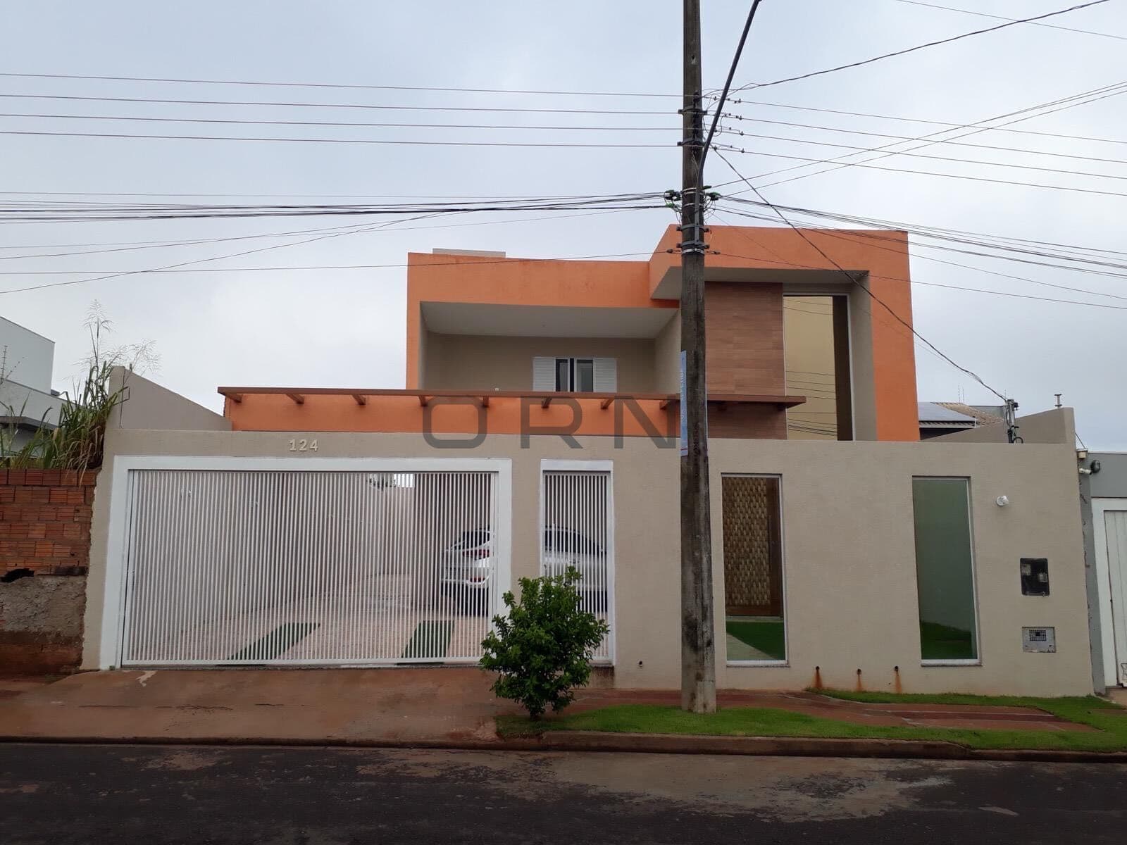 Sobrado imponente e com ótima localização