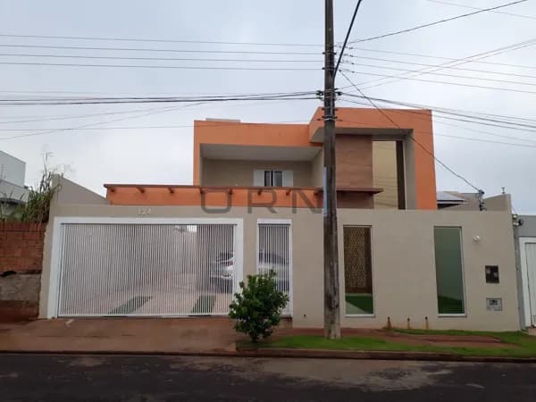 Sobrado imponente e com ótima localização