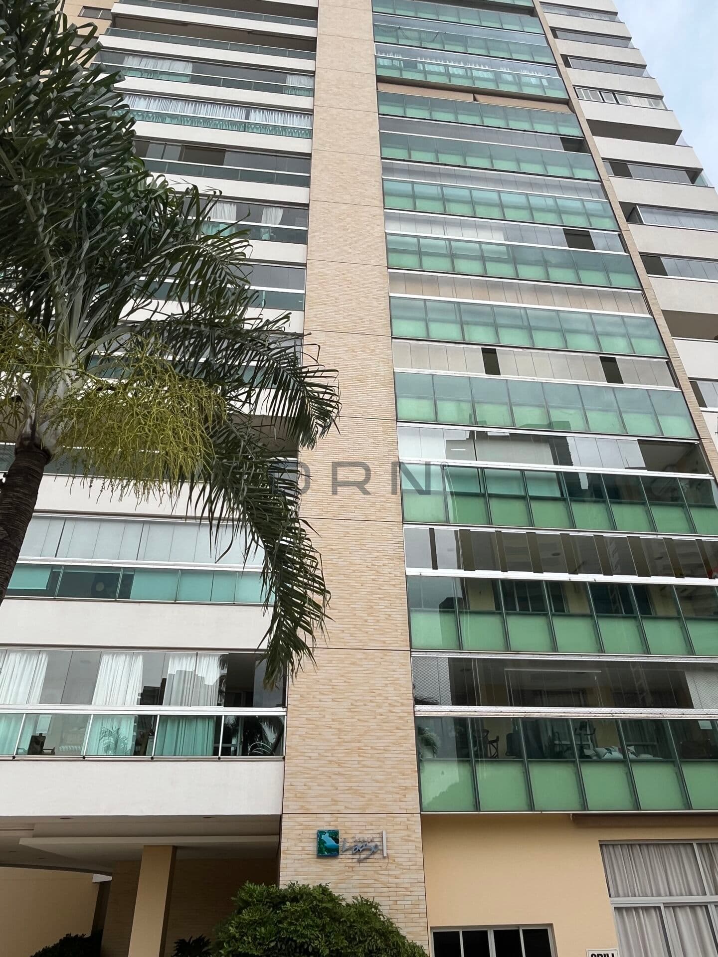 Apartamento andar alto no Solar do Lago