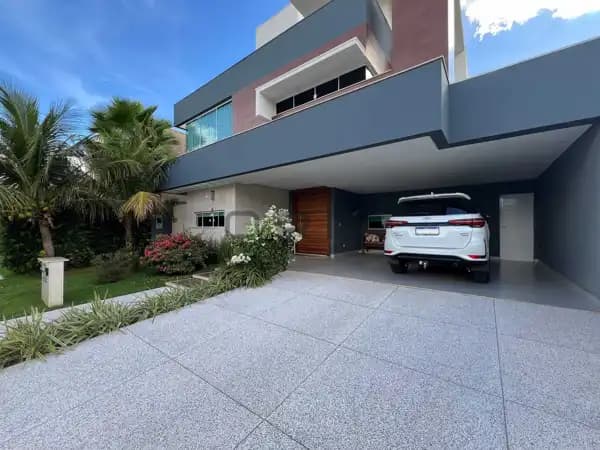 Sobrado encantador, onde o conforto e a elegância se encontra.