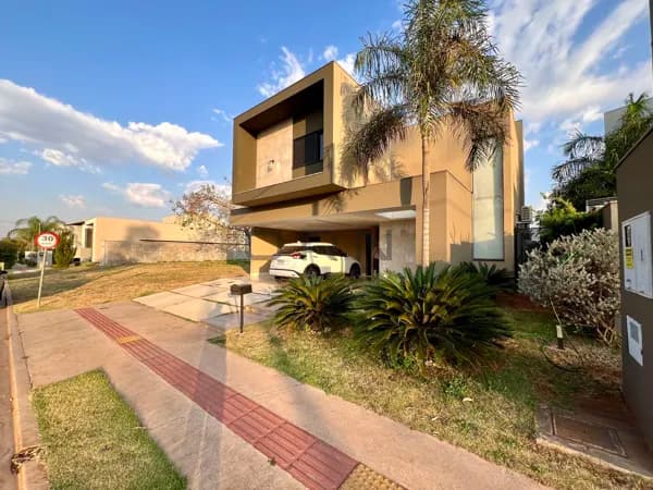 Linda casa no Damha III com 4 suítes, área gourmet e piscina.