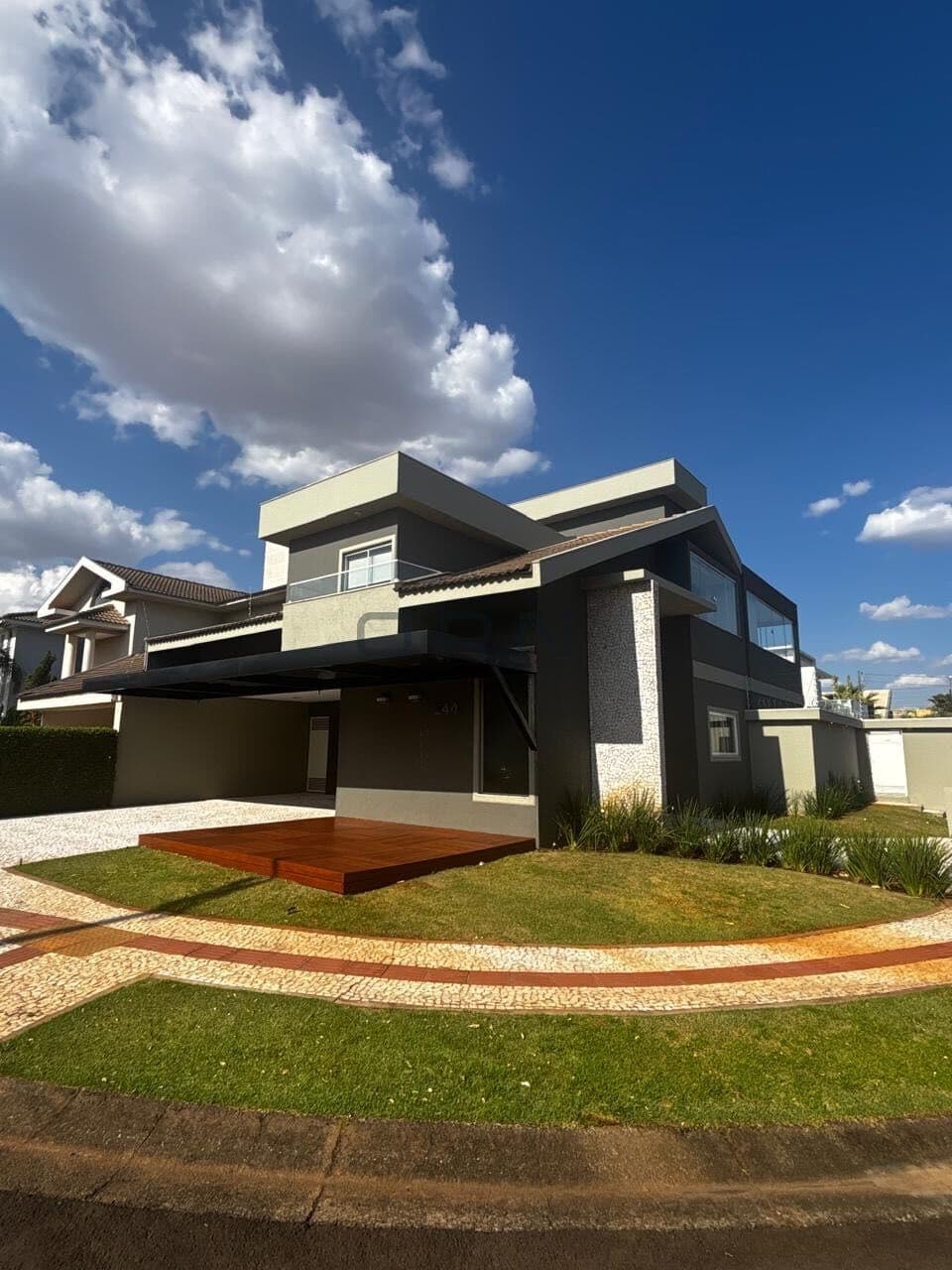 Sobrado em Campo Grande - Residencial Damha II