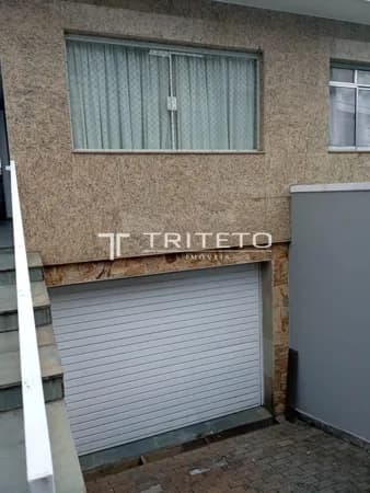 Sobrado Espaçoso de 200m² - Conforto e Lazer Completo