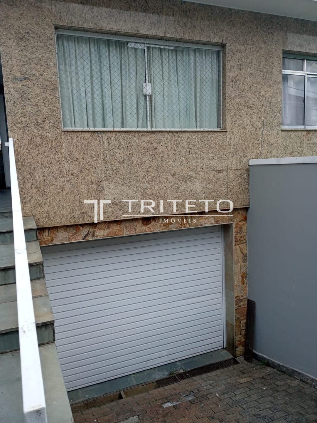 Sobrado Espaçoso de 200m² - Conforto e Lazer Completo