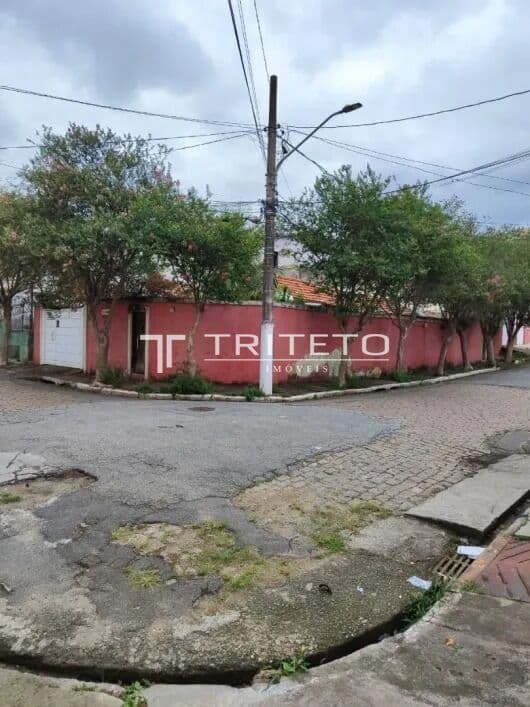 Casa Térrea de Esquina com 273m² Próximo à Avenida Guapira
