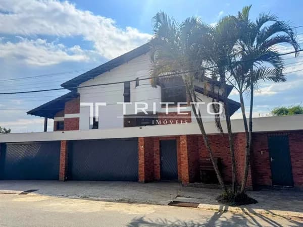 Casa com Vista Permanente para a Serra da Cantareira | 400m², Piscina e Área de Lazer Completa