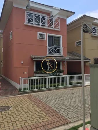 MARAVILHOSA CASA DE 4 QUARTOS - 300 METROS DA PRAIA