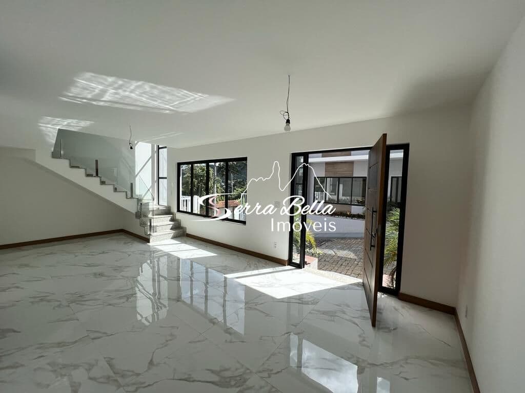 Casa Recém Construida Alto Padrão em Várzea, Teresópolis/RJ