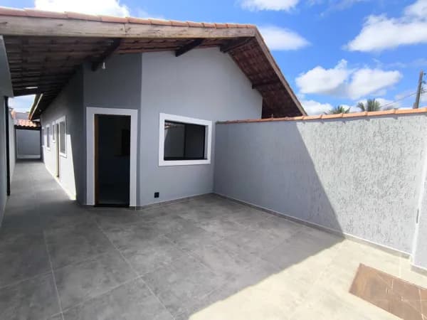 Imóvel com churrasqueira em bairro residencial à venda em Itanhaém/SP.