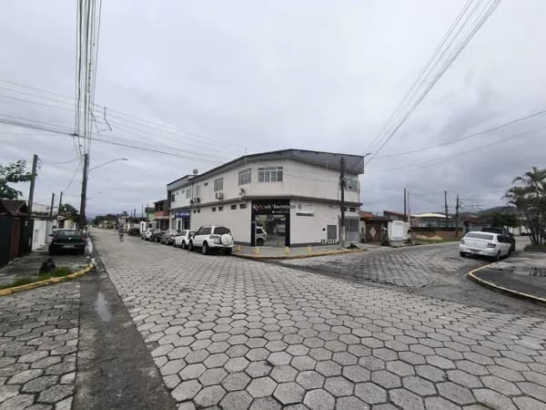 Prédio residencial e comercial à venda em localização estratégica de Itanhaém/SP