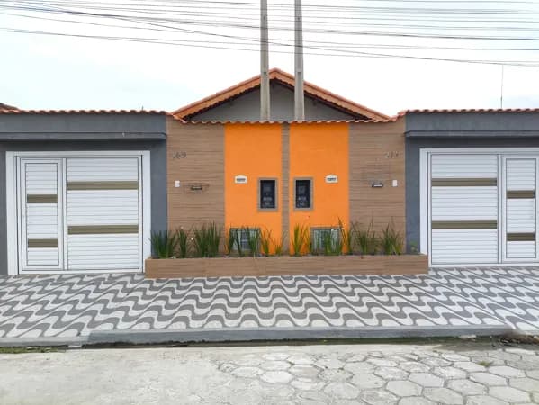 Imóvel com excelente localização em bairro residencial 850 metros até a praia à venda em Itanhaém/SP.