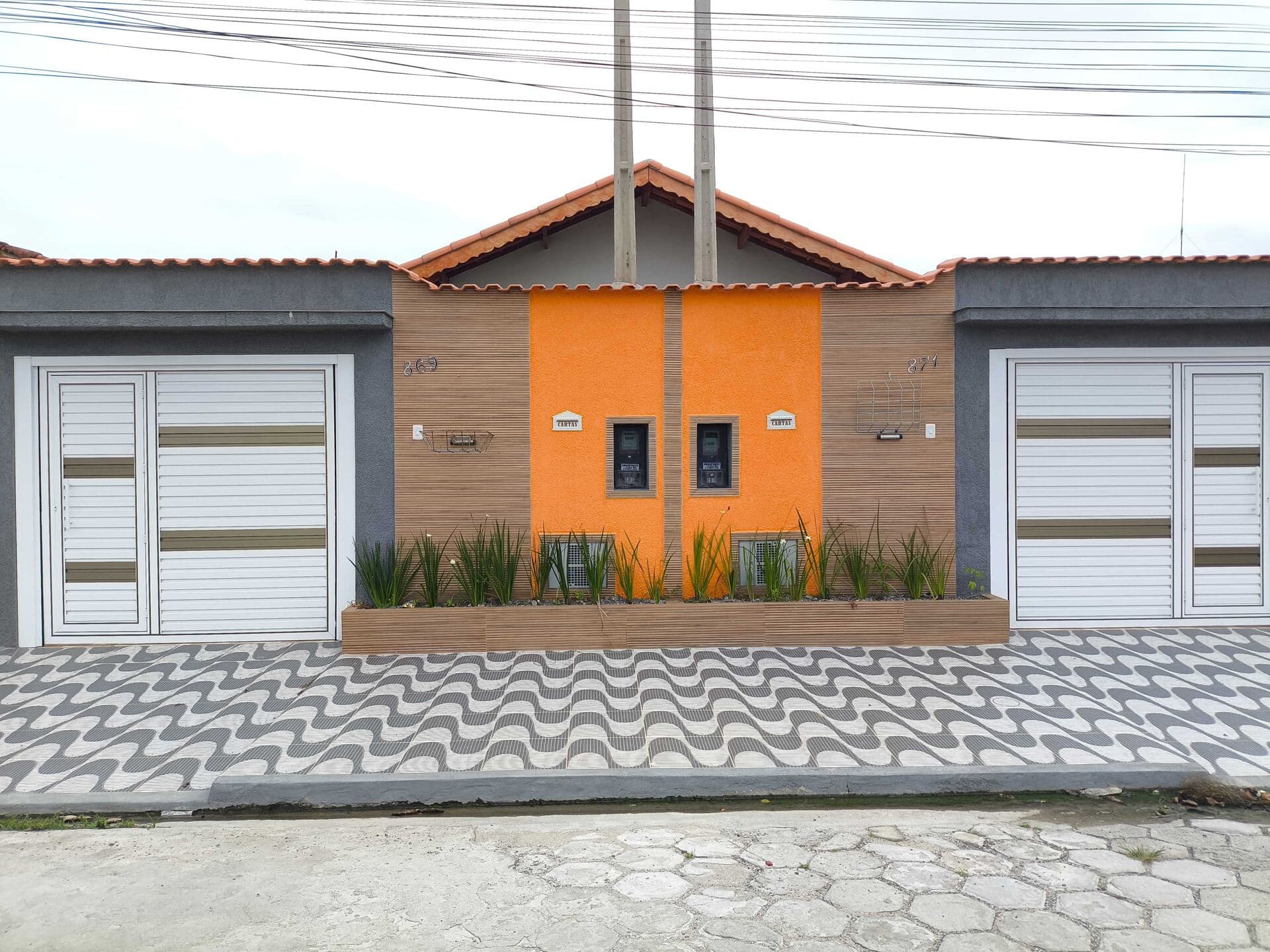Imóvel com excelente localização em bairro residencial 850 metros até a praia à venda em Itanhaém/SP.