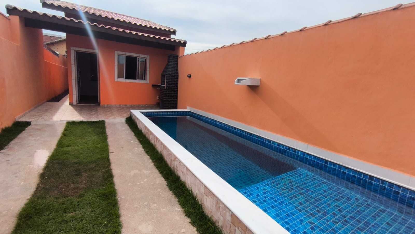 Imóvel com piscina 1200 metros até a praia a venda em Itanhaém /SP
