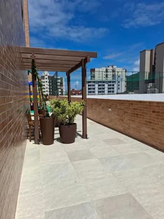 Apartamento frente ao mar no centro da cidade de Mongaguá à venda.